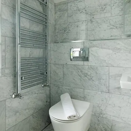 Apartamento Guestready - Modern Haven With Garden In *